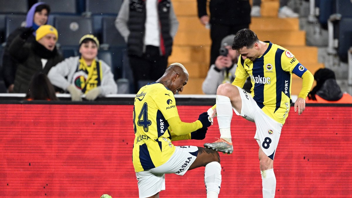 Fenerbahçe 5-0 Erzurumspor FK (GENİŞ ÖZET) Kanarya kupada liderliğe yükseldi Fenerbahçe 5-0 Erzurumspor FK (GENİŞ ÖZET) Kanarya kupada liderliğe yükseldi
