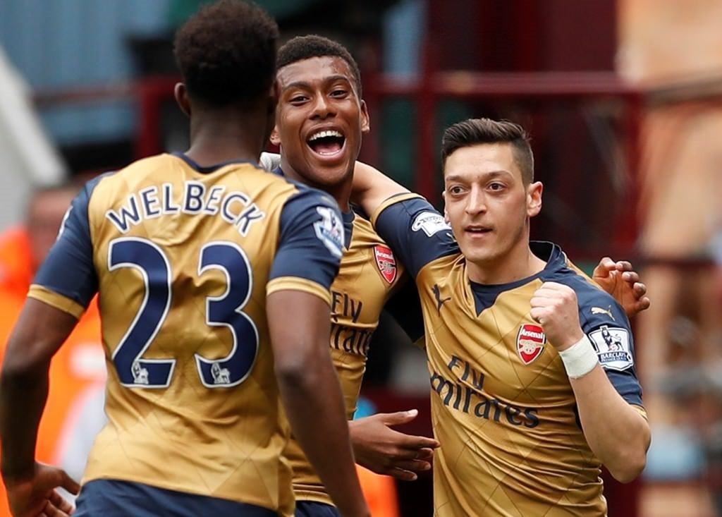 Arsenal’da yılın futbolcusu Mesut Özil