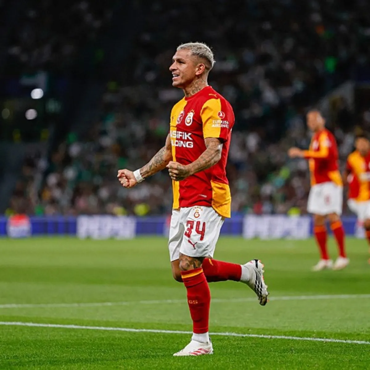 Galatasaray, Sporting deplasmanında öne geçti!