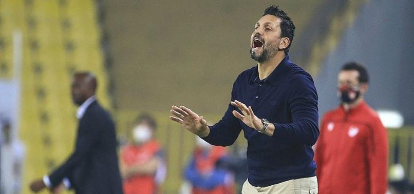 Fenerbahçe'de Erol Bulut soru işaretlerini sildi