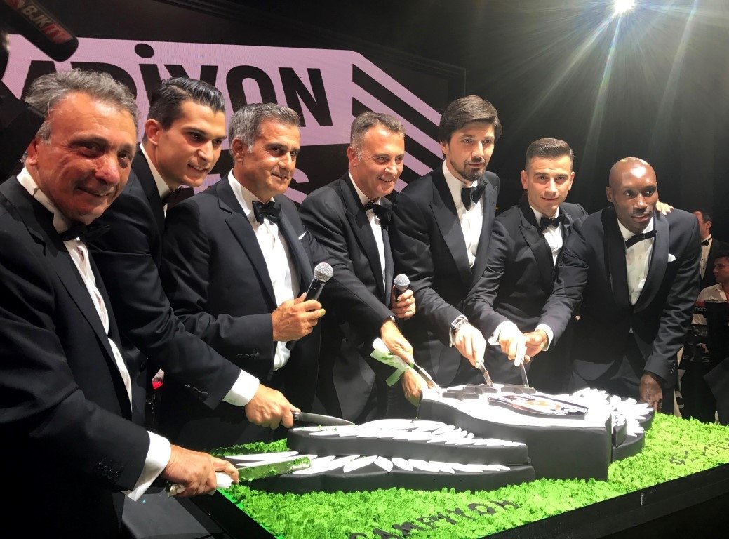 Beşiktaşlı futbolcular kendinden geçti