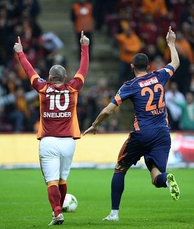 Arena koridorlarında büyük kavga