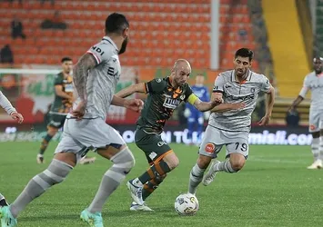 Ersun Yanal 3 puanla başladı!