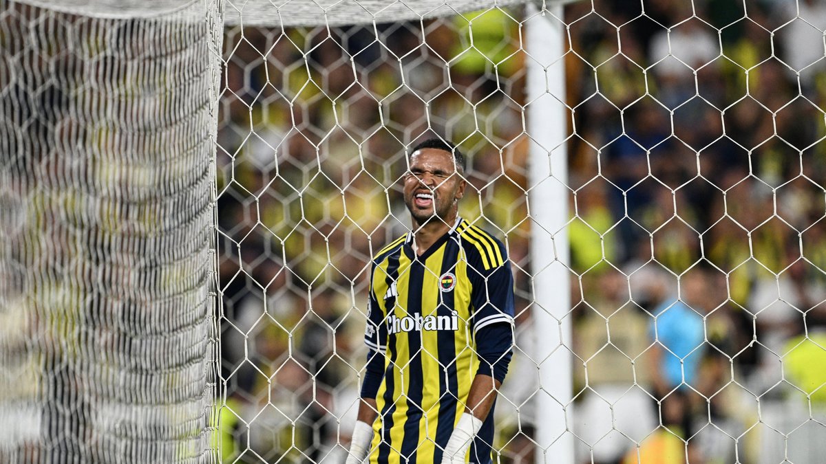 Fenerbahçe'nin En-Nesyri ile bulduğu gol ofsayta takıldı Fenerbahçe'nin En-Nesyri ile bulduğu gol ofsayta takıldı