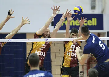 Voleybolda derbi heyecanı