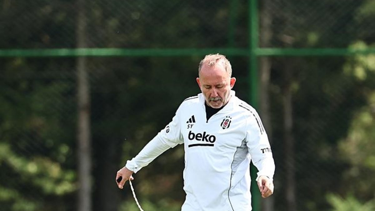 Beşiktaş'ta kanat operasyonu! Listede 3 yıldız var... Beşiktaş'ta kanat operasyonu! Listede 3 yıldız var...