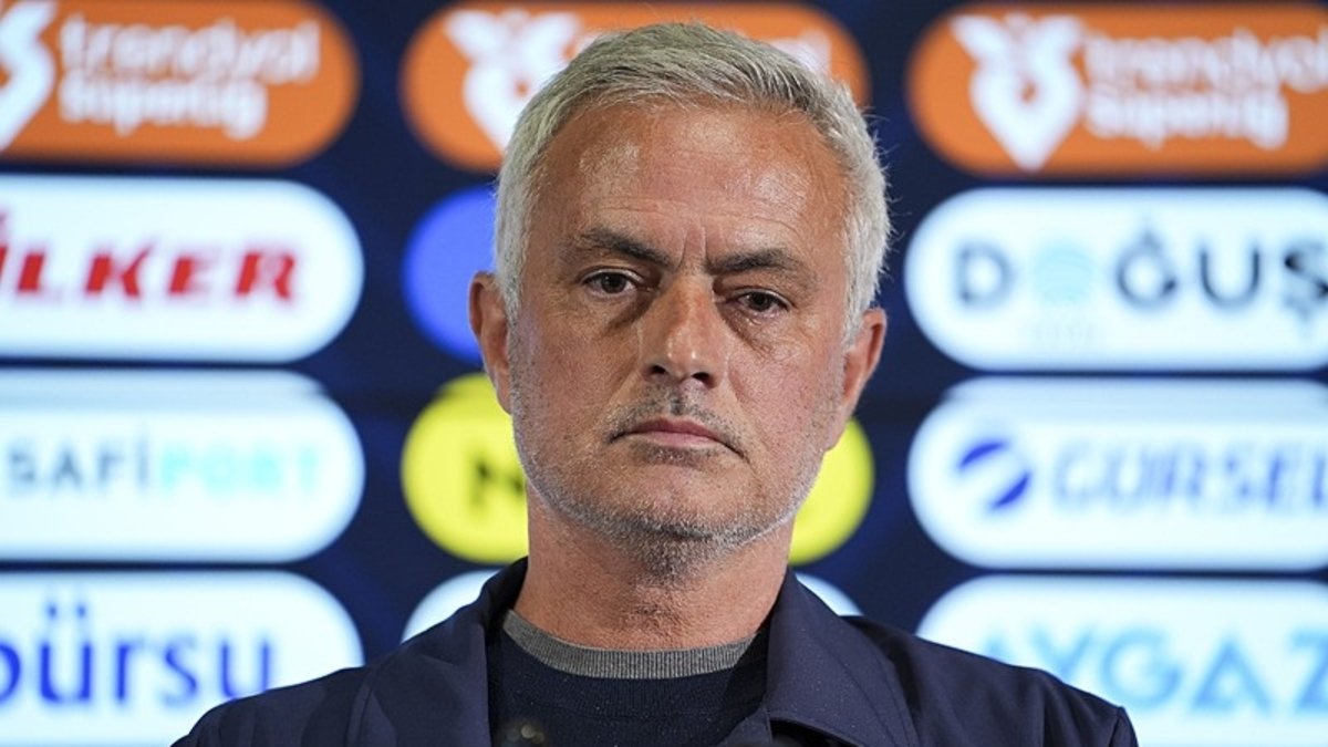 Jose Mourinho'dan Galatasaray'a sert eleştiri! Jose Mourinho'dan Galatasaray'a sert eleştiri!