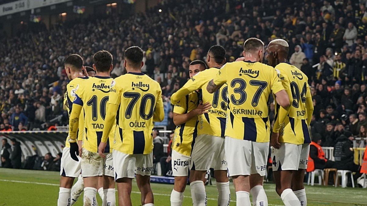 TRANSFER HABERİ: Fenerbahçe'den yeni sezon bombası! Menajeri İstanbul'a geliyor TRANSFER HABERİ: Fenerbahçe'den yeni sezon bombası! Menajeri İstanbul'a geliyor