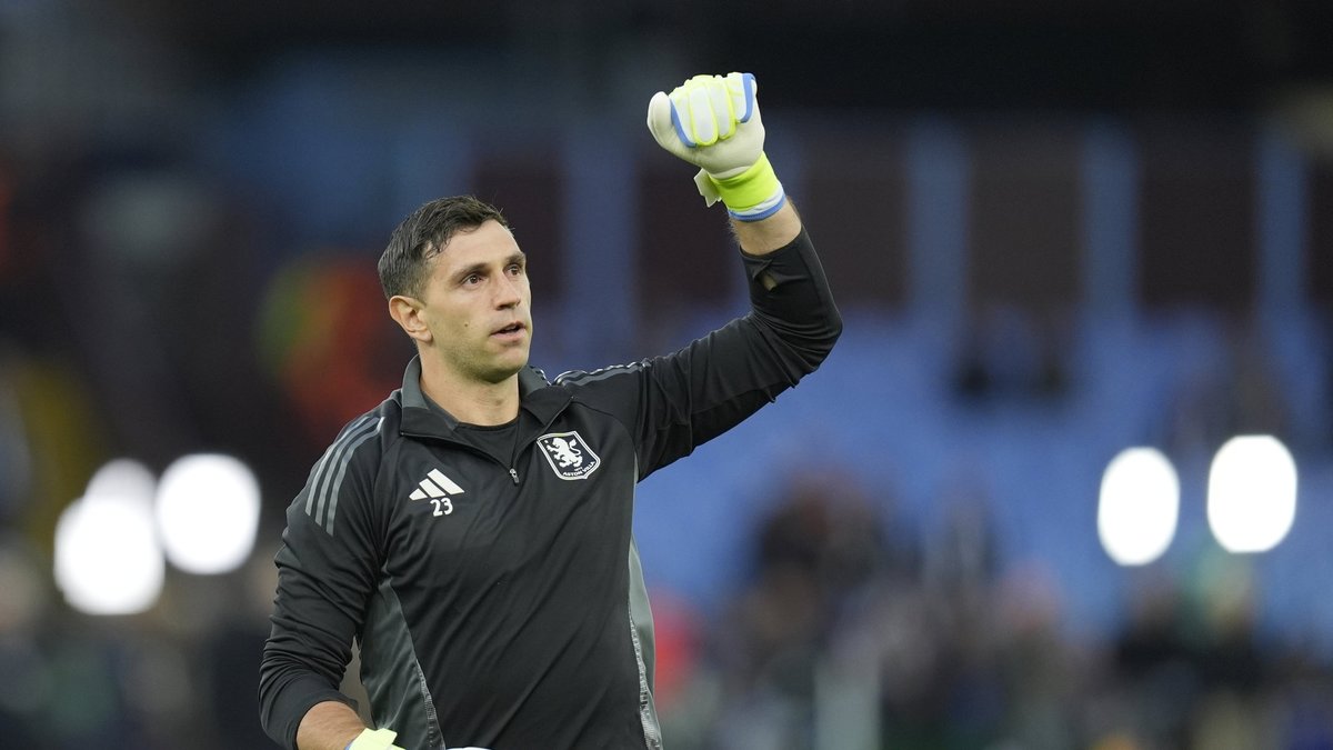 Fenerbahçe'den Emiliano Martinez bombası! Transferde flaş Lunin detayı Fenerbahçe'den Emiliano Martinez bombası! Transferde flaş Lunin detayı