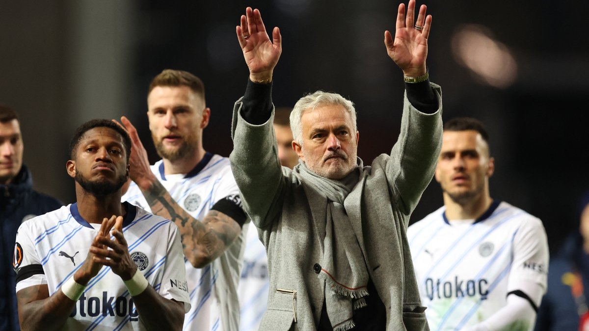 FENERBAHÇE HABERİ: Portekiz'de Mourinho sesleri! Yer yerinden oynadı FENERBAHÇE HABERİ: Portekiz'de Mourinho sesleri! Yer yerinden oynadı