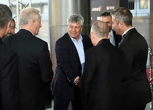 'Futbolun Süperleri' ödüllerini aldı!