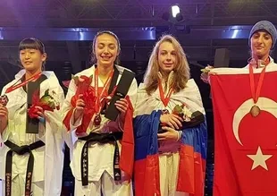 Türk Bayrağını dalgalandırdılar!