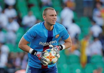 Valencia, kaleci Cillessen'i kadrosuna kattı