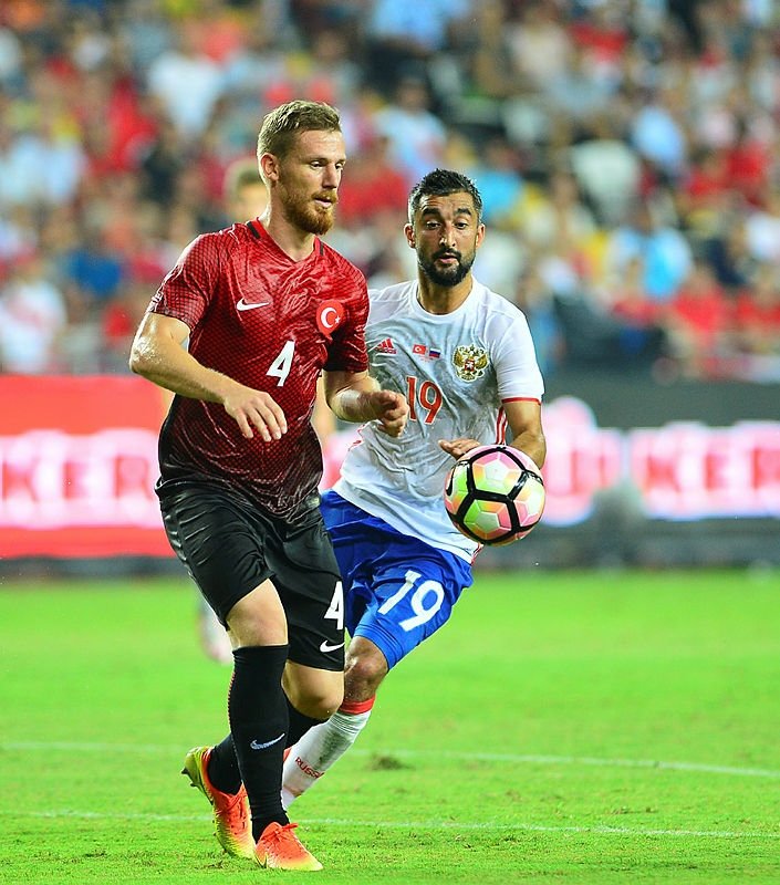 Milli futbolcuların menajerleri kim?