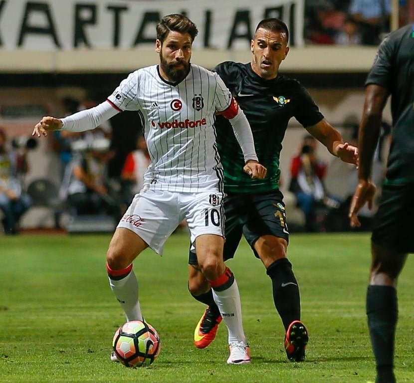 Beşiktaş, Akhisar deplasmanında rahat kazandı