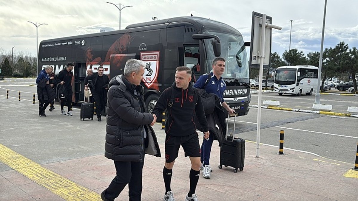 Samsunspor'u Üsküp'te taraftarlar karşıladı