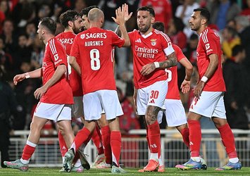 Estoril'i yenen Benfica liderliğe yükseldi!