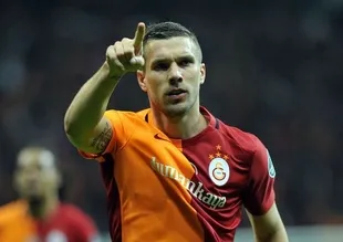Podolski veda ediyor