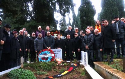 Ahmet Suat Özyazıcı kabri başında anıldı