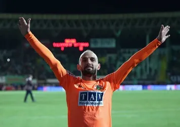 Alanyaspor'dan Efecan Karaca'a "veda"
