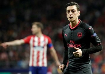 Mesut Özil'in menajerinden ağır sözler