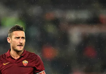 Totti futbola geri dönüyor! Yeni takımı...