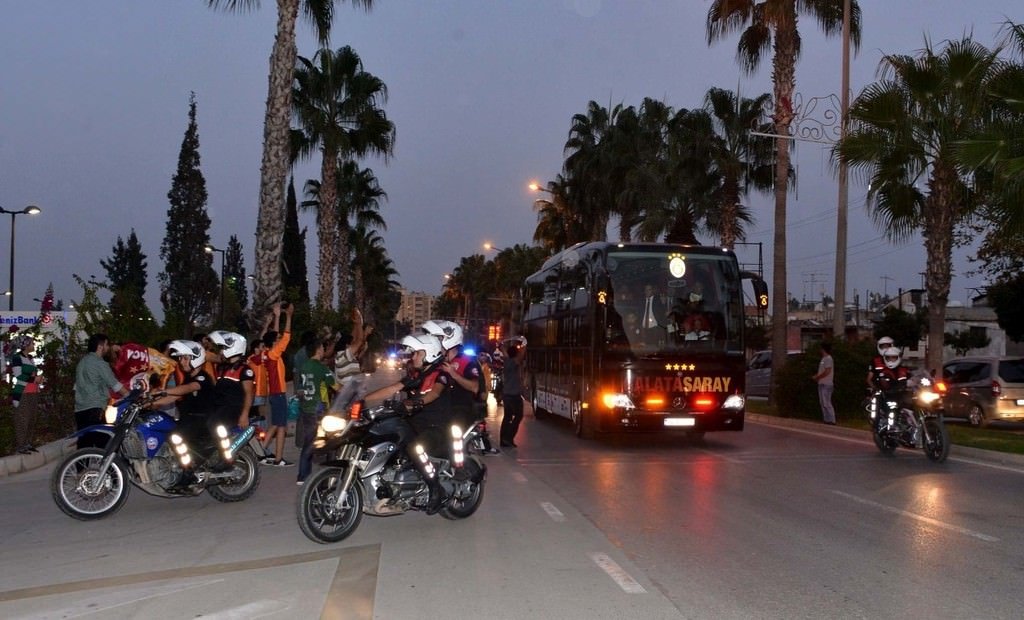 Galatasaray, Adana’da coşkuyla karşılandı