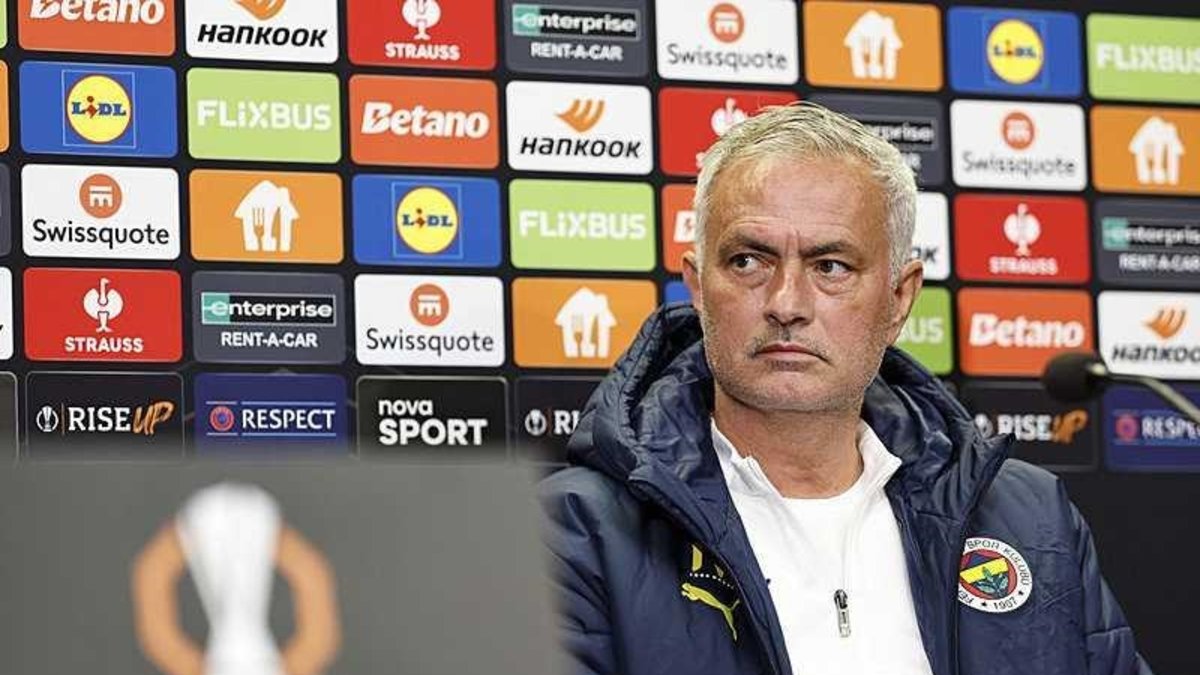 FENERBAHÇE TRANSFER HABERLERİ | Mourinho'dan çifte santrfor hamlesi! FENERBAHÇE TRANSFER HABERLERİ | Mourinho'dan çifte santrfor hamlesi!
