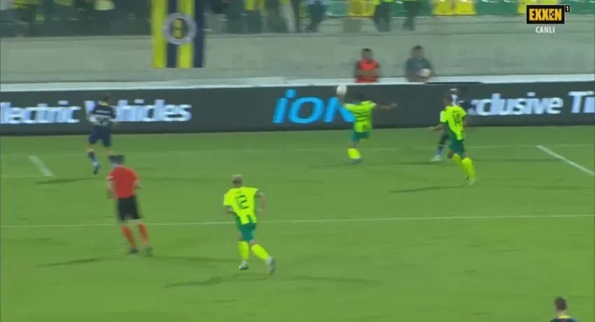 Fenerbahçe AEK Larnaca maçında penaltı kazandı! - 1