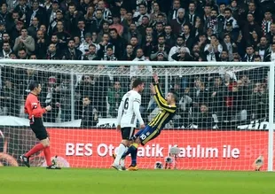 Dusko Tosic'ten Robin van Persie'ye mesaj!