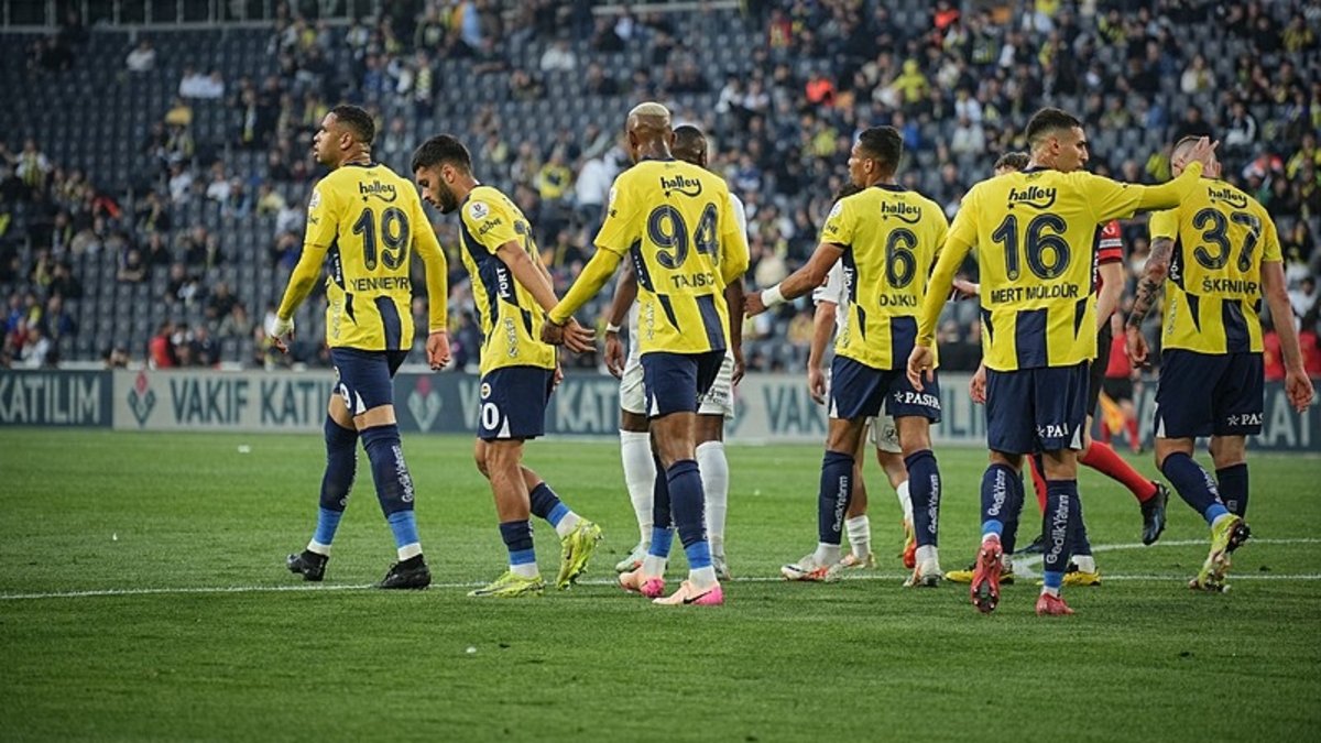 TRANSFER HABERİ: Fenerbahçe'de 6 ayrılık birden! İşte veda edilecek o isimler TRANSFER HABERİ: Fenerbahçe'de 6 ayrılık birden! İşte veda edilecek o isimler
