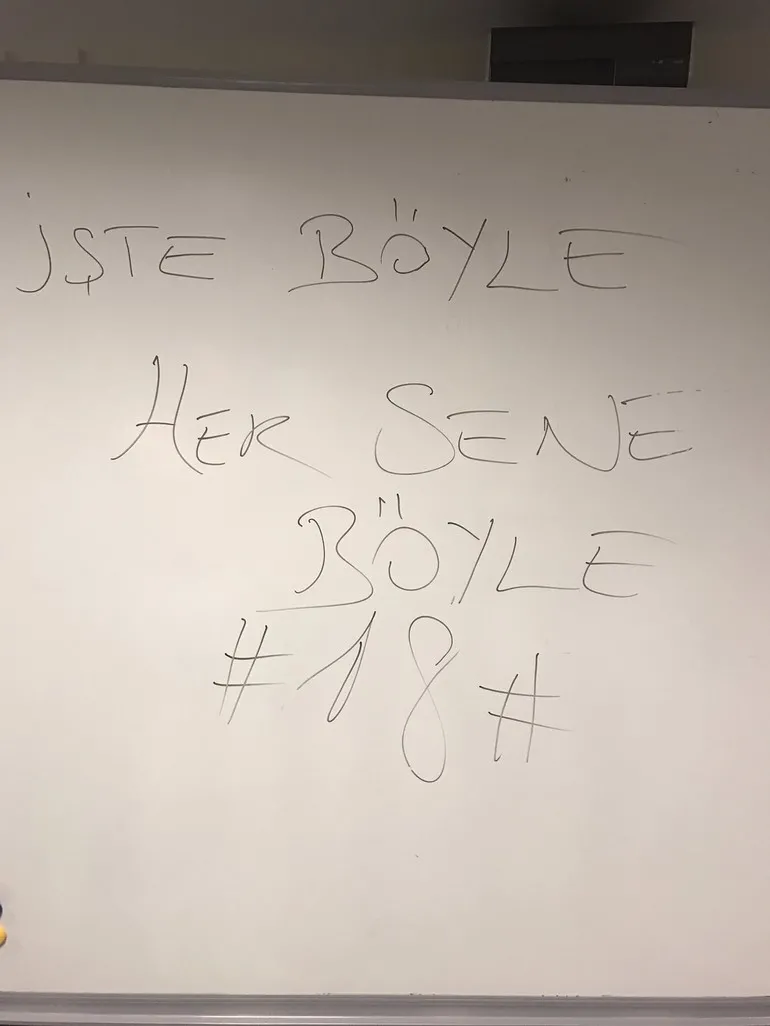 Fenerbahçe soyunma odasından Galatasaray'a gönderme - 1