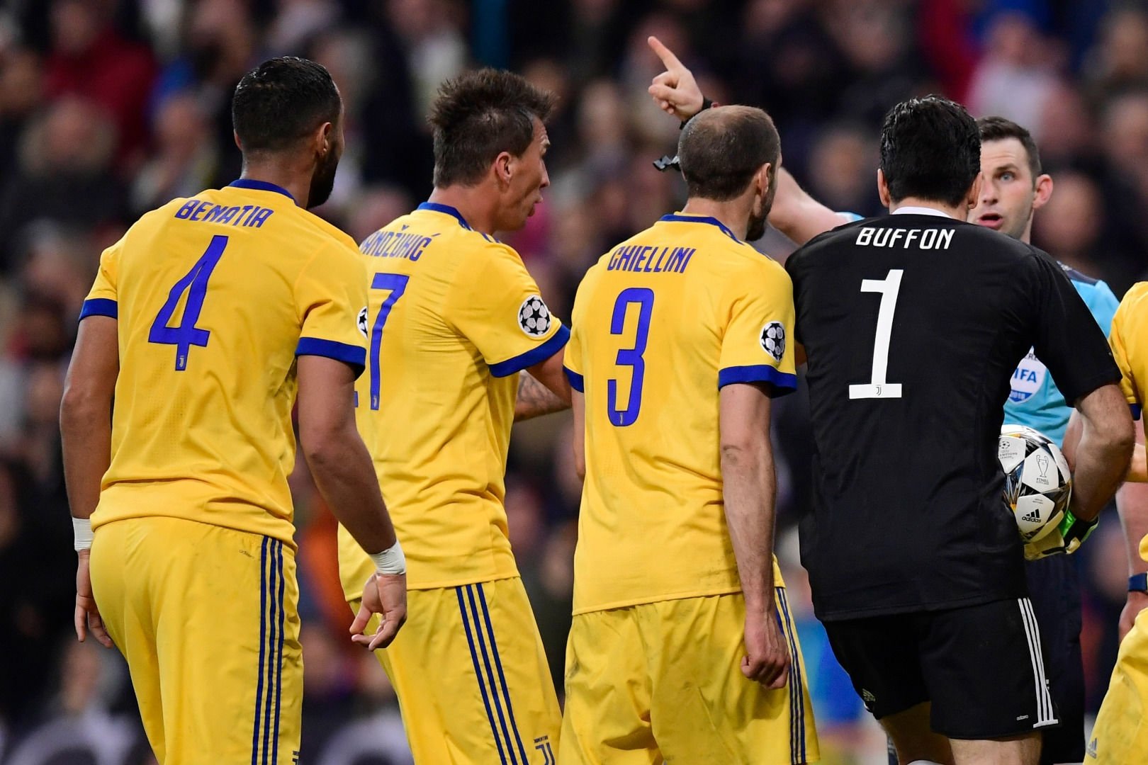 Buffon çıldırdı!