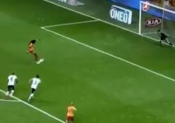 Gomis penaltıyı kaçırdı!