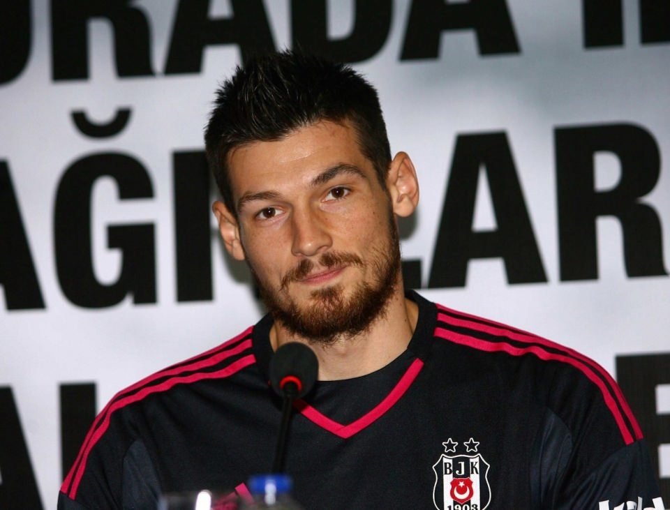 Ünlü futbolcular ve lüks otomobilleri