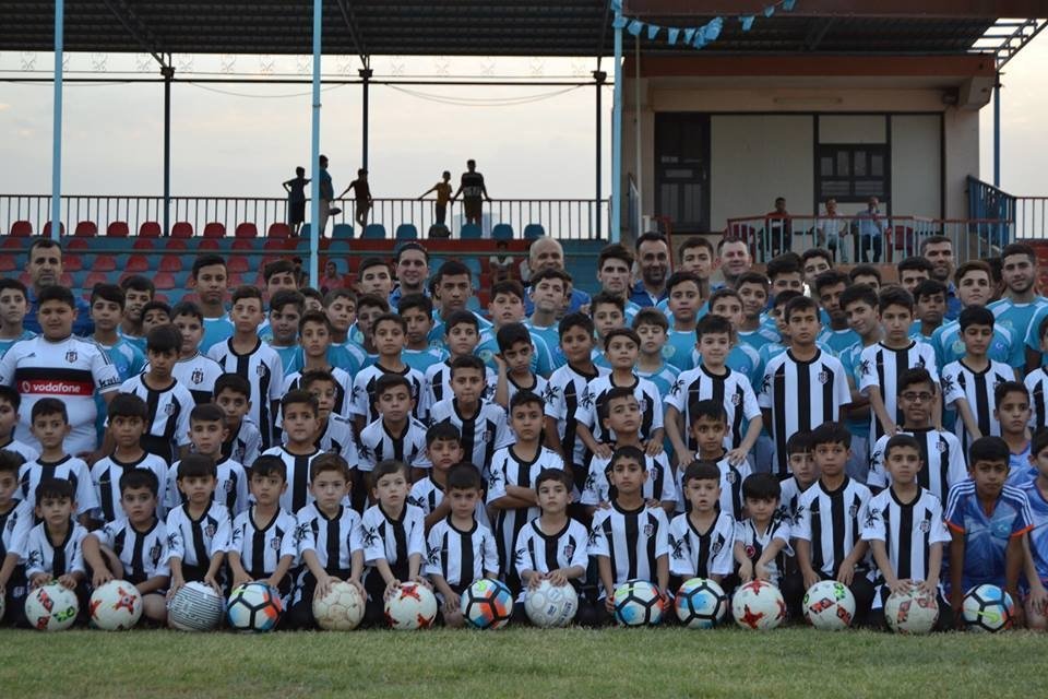 Mülteci çocukların moral kaynağı Beşiktaş