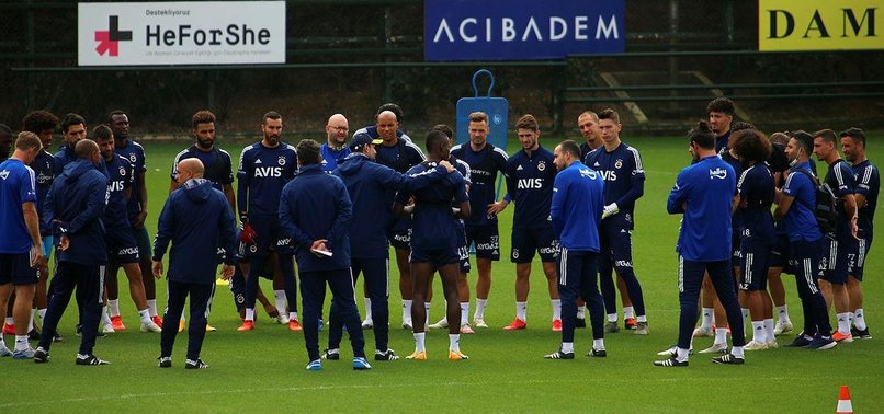 Fenerbahçe'de ayrılık yolda! Nabil Dirar ve Garry Rodrigues derken...