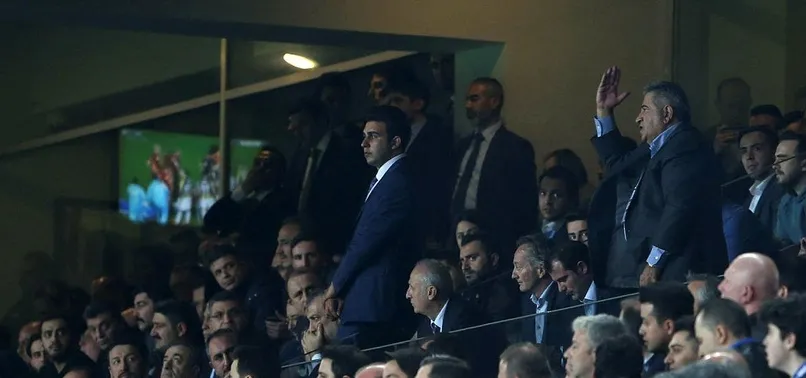 "Kaldırsana adamlarını!"