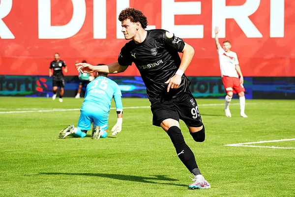 TRANSFER HABERİ | Beşiktaş ile Trabzonspor o yıldız için karşı karşıya geldi! - 1