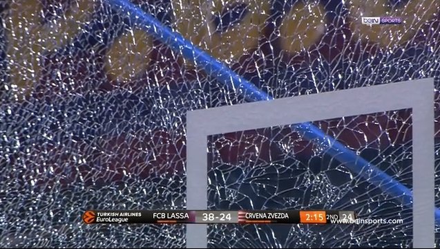 Yıldız oyuncu potayı kırdı!