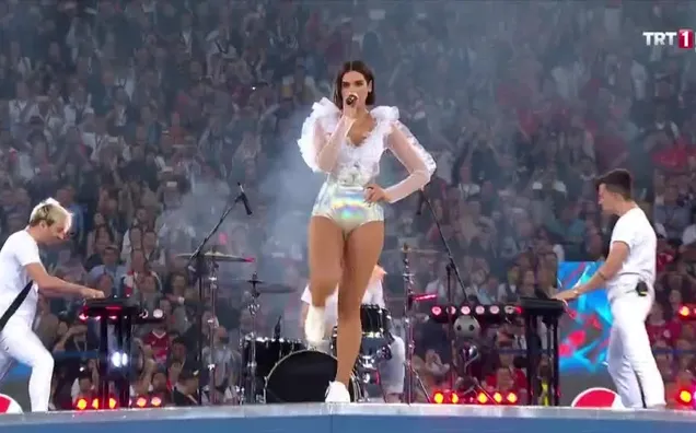 Dua Lipa Kiev'i yaktı!
