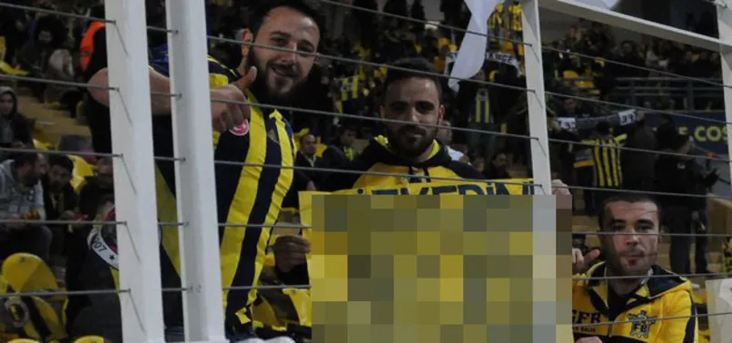 Fenerbahçeli taraftarlardan Riekerink göndermesi