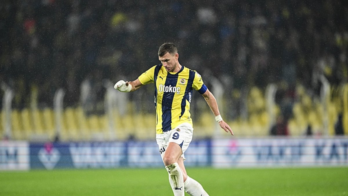 Fenerbahçe'de flaş Dzeko gerçeği! Meğer Mourinho... Fenerbahçe'de flaş Dzeko gerçeği! Meğer Mourinho...