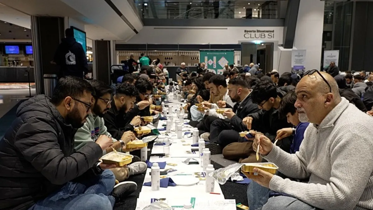 Tottenham Hotspur'ın stadında iftar programı yapıldı!