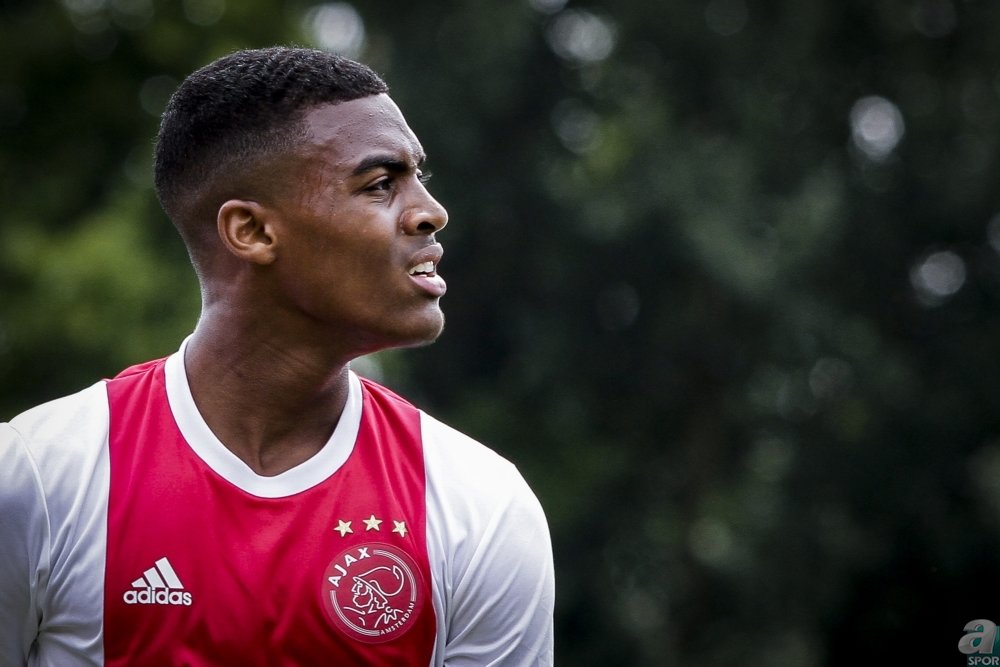 Futbolda geleceğin 60 yetenekli genç ismi açıklandı! Türkiye’den...