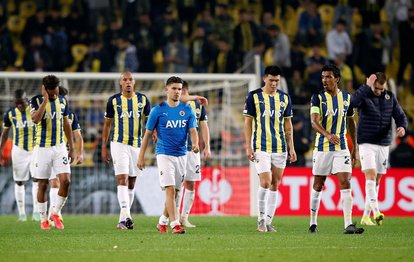 Fenerbahçeli taraftarlardan Royal Antwerp maçı sonrası futbolculara tepki!