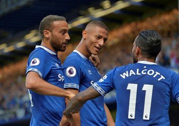 Cenk Tosun'lu Everton, Southampton'ı devirdi