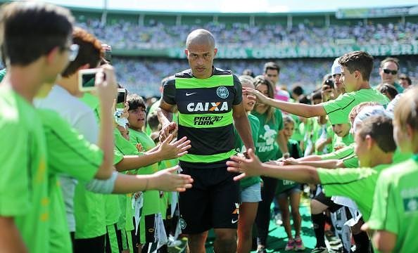 Alex futbola veda etti