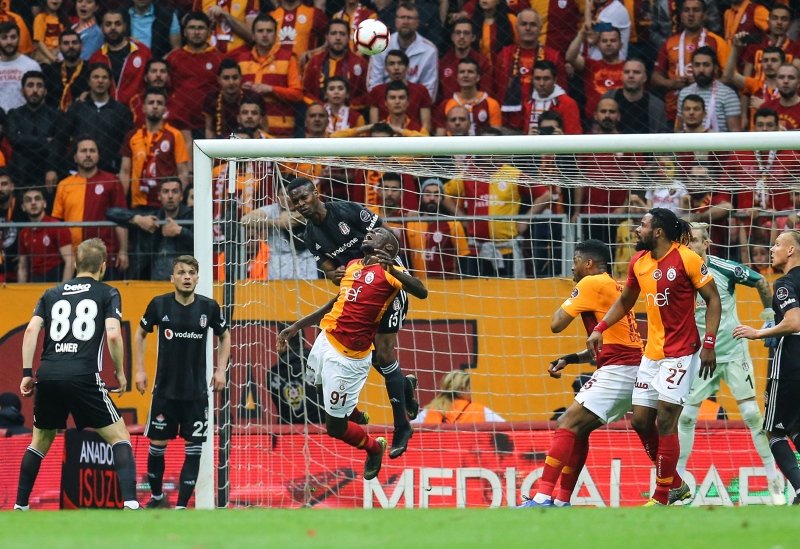 Galatasaray’dan Beşiktaş maçı sonrası ’şampiyonluk’ kutlaması! İşte o görüntüler