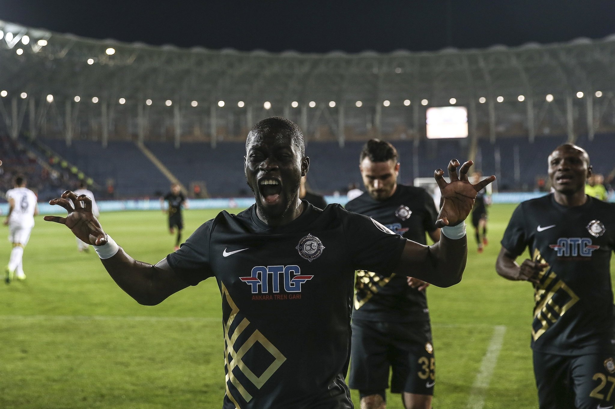 Galatasaray taraftarından Ndiaye transferine tepki!